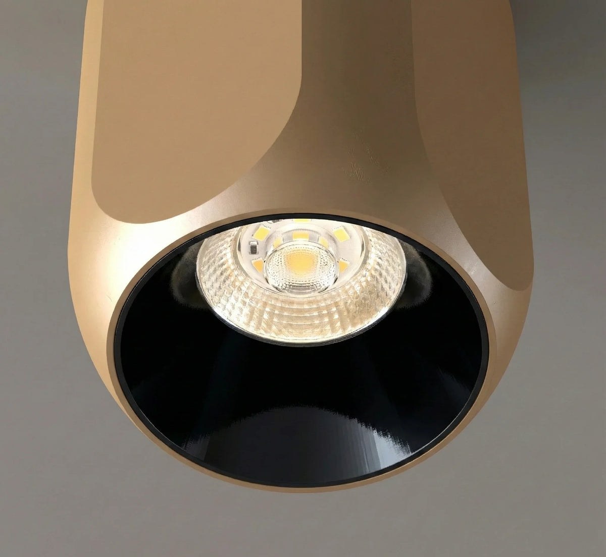 Clear, elegant light: the Hexagon Spot Light