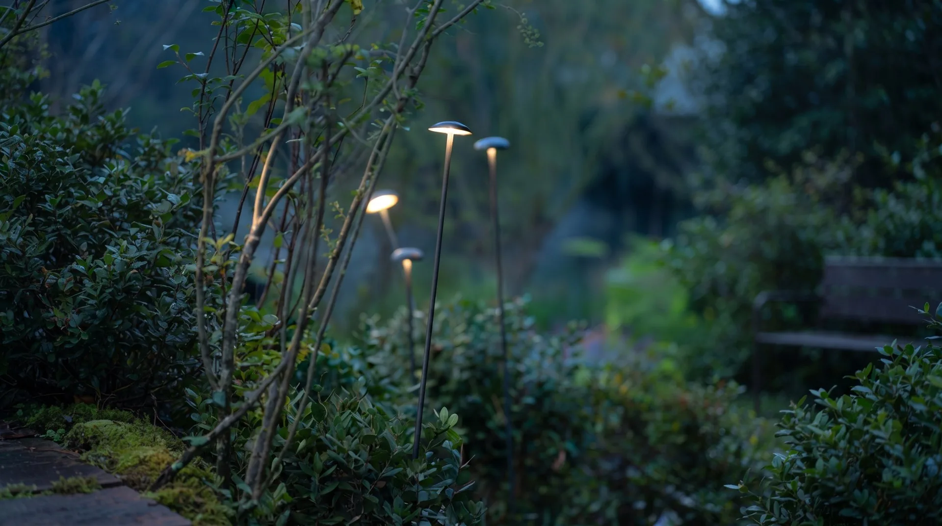 Lily Garden Pole (QN 26213-179) — view 5