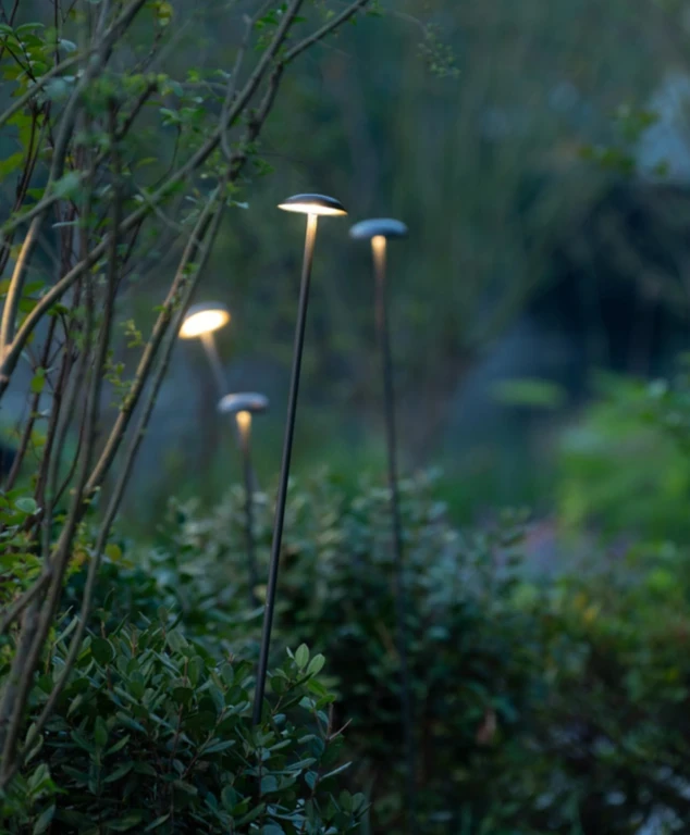 Lily Garden Pole (QN 26213-179) — view 4