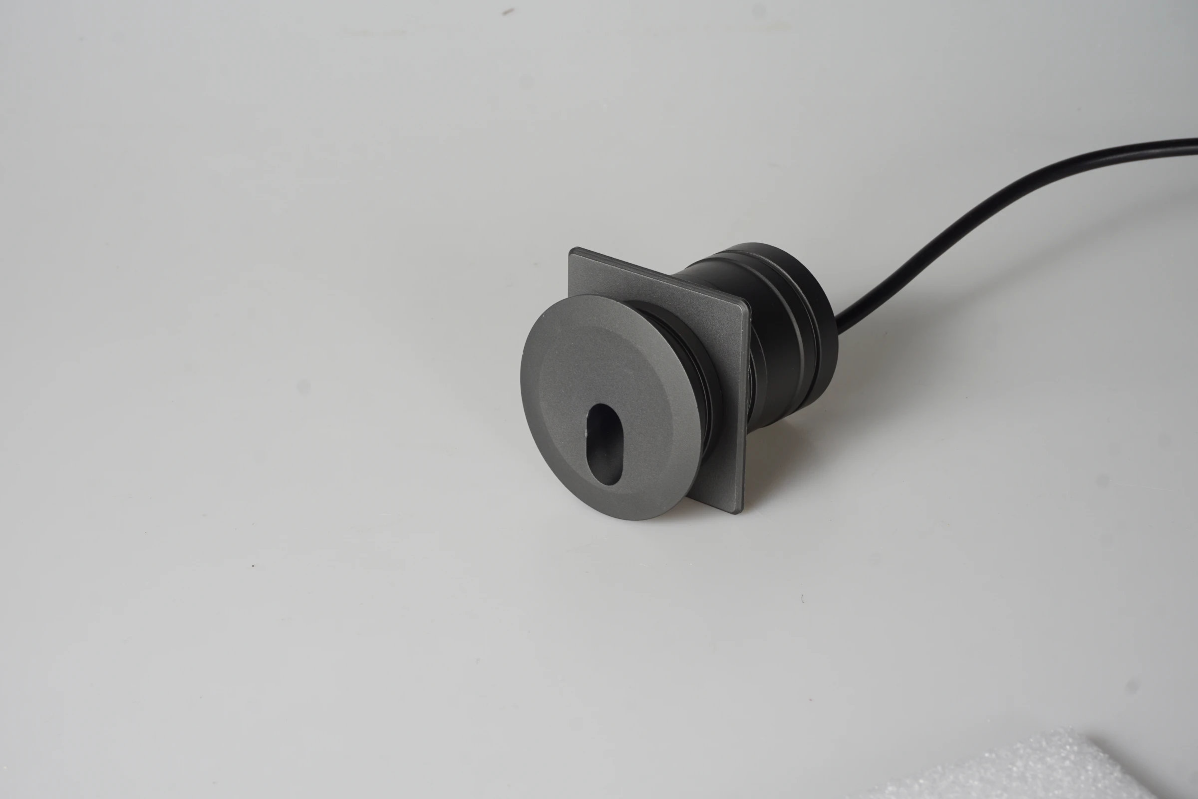 Black Notch Round Step Light (QN 38402-402) — view 2