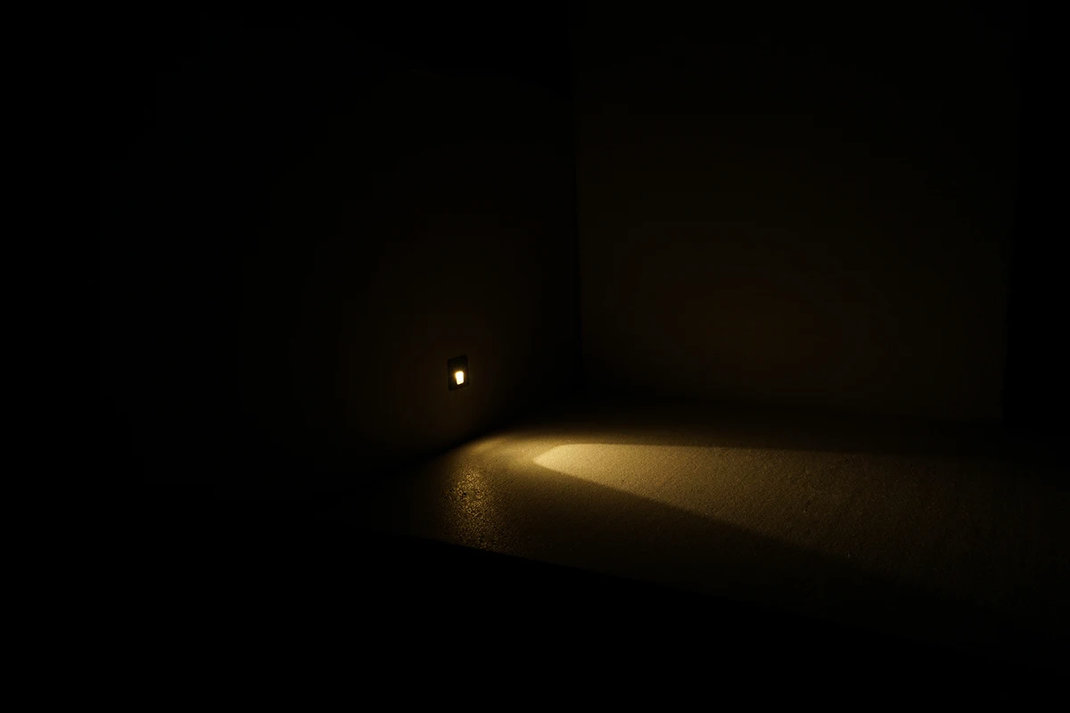 Black Notch Step Light (QN 38392-401) — view 2