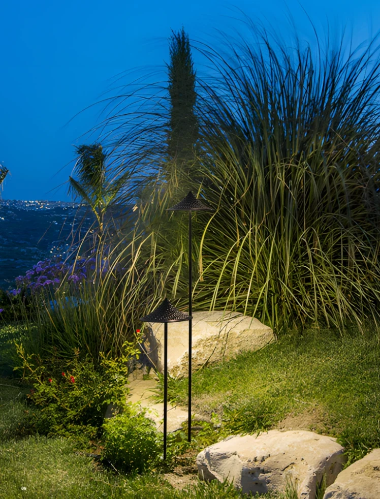 Thatch Garden Pole (QN 26253-206) — view 2